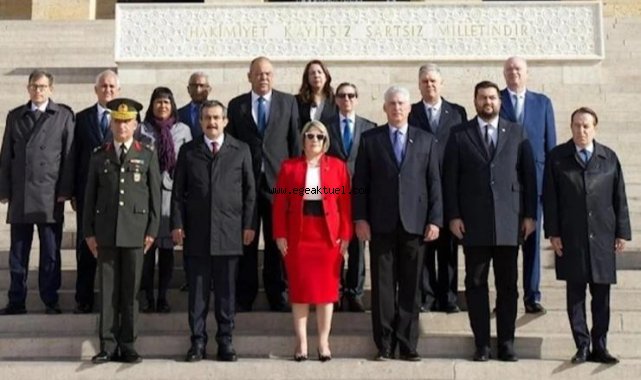 Küba Devlet Başkanı Bermudez, Anıtkabir’i ziyaret etti