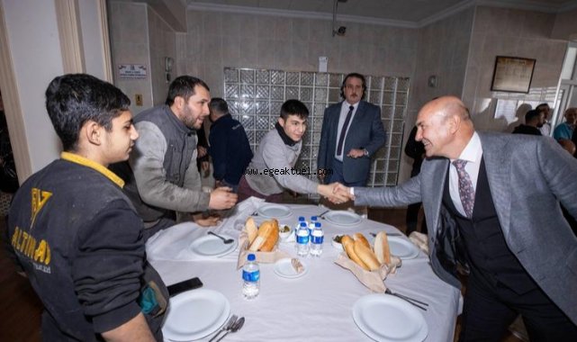 Başkan Soyer 3. Sanayi Sitesi’nde esnafla kuru fasulye yedi