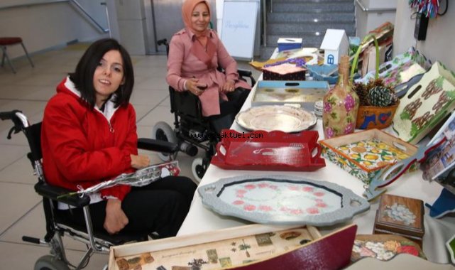 Bayraklı’da engeller “sevgiyle” aşıldı
