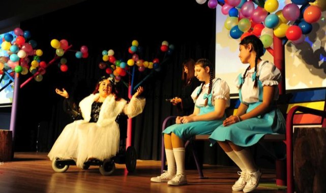 Gönül Gözleriyle Sahnelediler