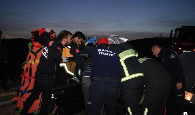İki otomobil kafa kafaya çarpıştı: 1 ölü, 2'si çocuk 5 yaralı
