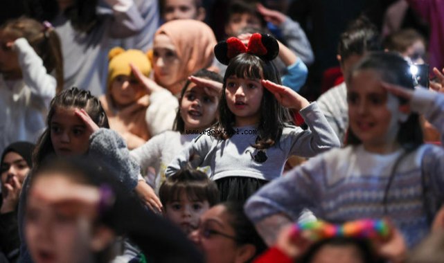  Bucalı miniklere tiyatro şöleni