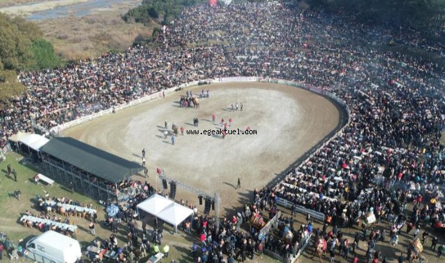 Efes Selçuk Deve Güreşleri Festivali coşkuyla geçti