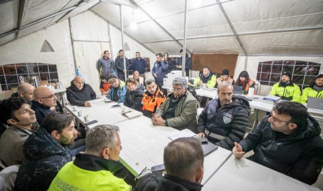 Başkan Soyer Hatay'da koordinasyon merkezine geldi