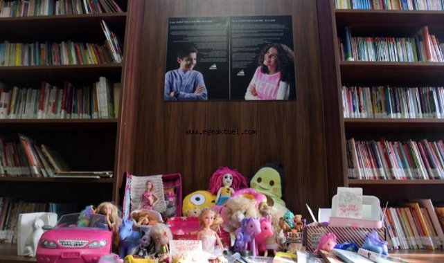 Depremzede çocuklara oyuncak ve kitap