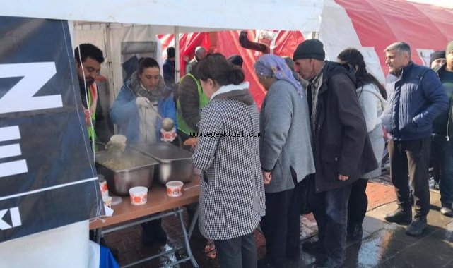 Efes Selçuk Belediyesi Malatya’da yemek ve sosyal market çadırı kurdu
