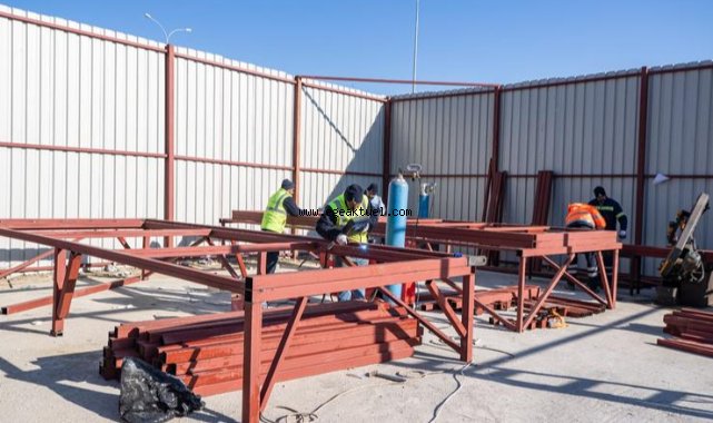 İzmir Büyükşehir Belediyesi deprem bölgesinde konteyner üretiyor