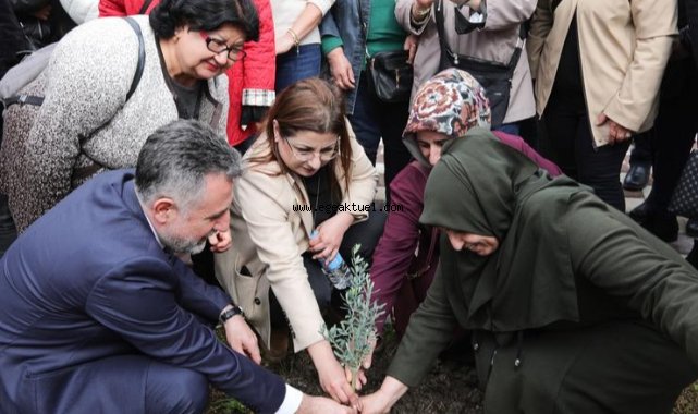 CHP Bayraklı, kadınlar anısına fidan dikti
