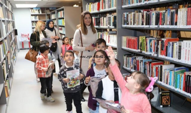 Efes Selçuk’ta kahvehanelere kitap köşesi