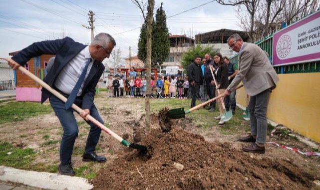 Gaziemir'de fidanlar toprakla buluştu