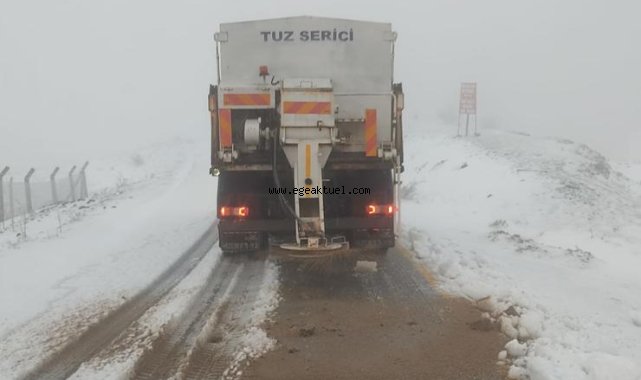 İzmir Büyükşehir Belediyesi ekipleri karla mücadele için sahada