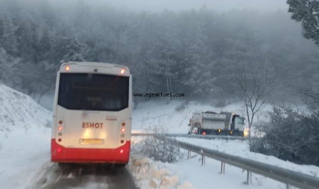 İzmir Büyükşehir Belediyesi ekipleri karla mücadele için sahada
