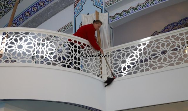 Menderes Belediyesi’nden Ramazan öncesi camii temizliği