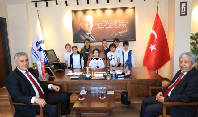 Başkan İnce Koltuğunu Depremzede Elvin’e Bıraktı