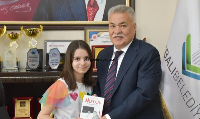 Başkan Tekin, 23 Nisan'da koltuğu çocuklara devretti