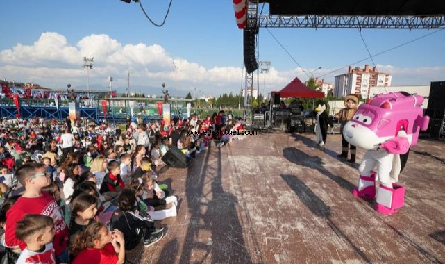 Gaziemirli çocuklar bayramını coşkuyla kutladı