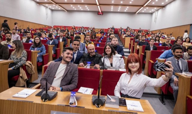 İzmir Gençlik Belediyesi Meclisi ilk toplantısını yaptı