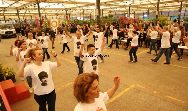 Karşıyaka’da geleneksel çiçek festivali başladı