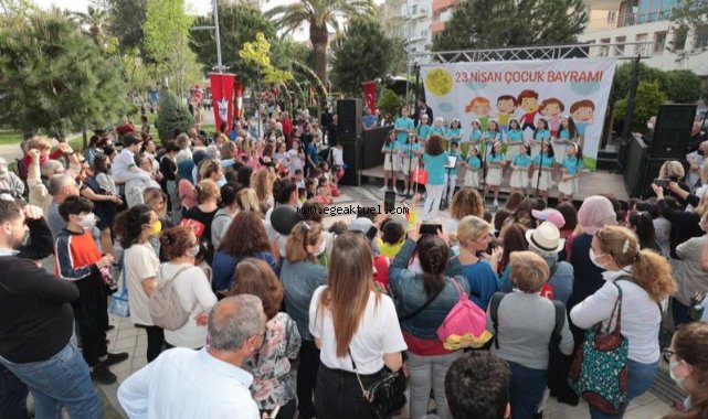 Konak’ın parklarında 23 Nisan coşkusu