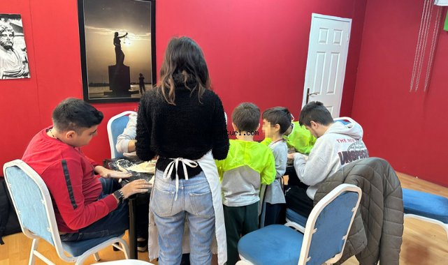 Narlıdere’de otizmli bireylere sanatla terapi