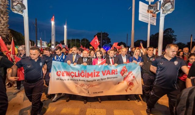 İzmir'de 19 Mayıs coşkusu meydanlara sığmadı
