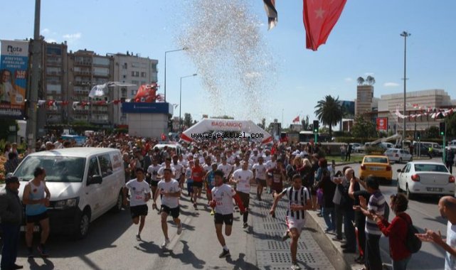 Karabağlar Belediyesi 19 Mayıs coşkusunu yaşatmaya devam ediyor