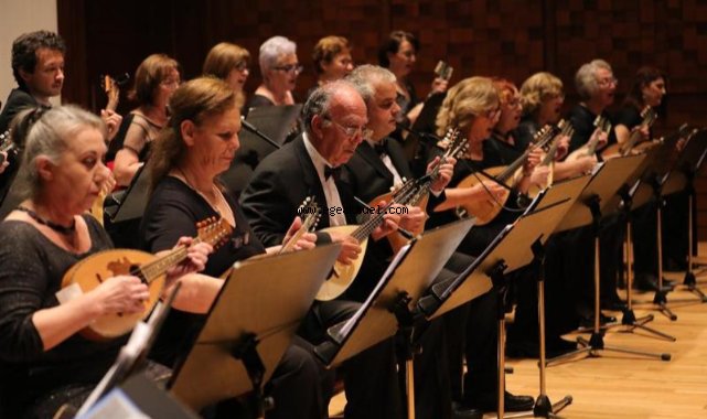Bayraklı’nın ‘Mandolin Orkestrası’ büyüledi