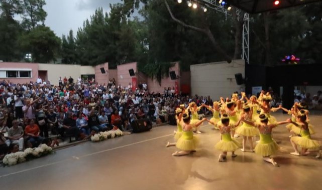 Bornovalı sanatseverler yağmura aldırmadı