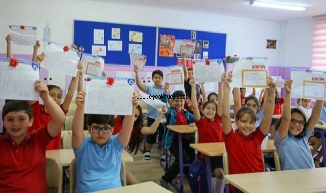 Çiğli Belediyesi’nden Öğrencilere Karne Hediyesi