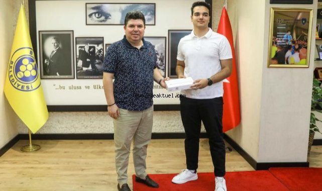 Başkan Kılıç, Türkiye derecesi yapan öğrenciyi makamında ağırladı