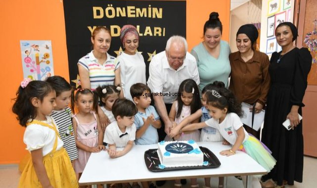 Başkan Selvitopu pastayı miniklerle kesti