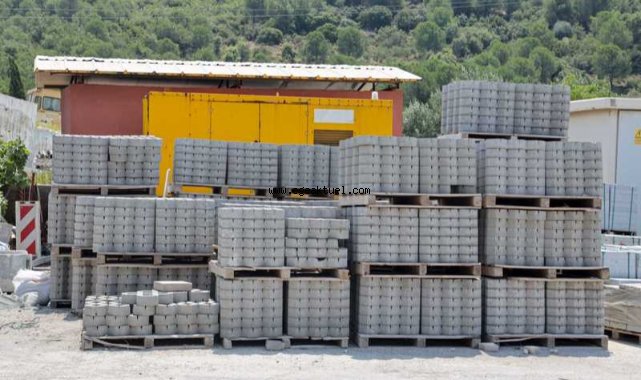 Belediye şantiyesi fabrika gibi üretiyor, Karşıyaka güzelleşiyor!