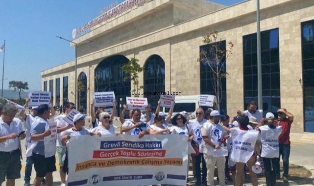 Sağlık çalışanları İzmir'de eylem yaptı