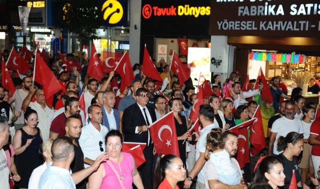 30 Ağustos Zafer Bayramı’nda Karşıyaka, gelincik tarlasına döndü