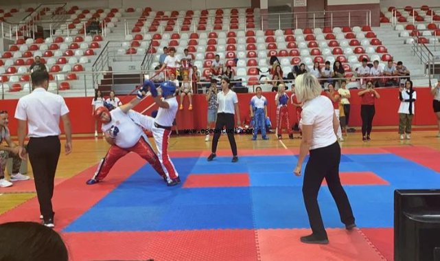 Bayraklılı sporculardan Kick Boks başarısı