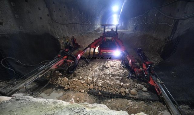 Buca Onat Tüneli yolu yarıladı