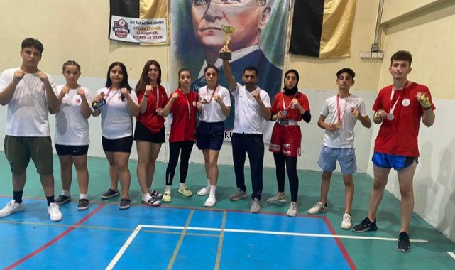 Kick Boks’ta Bayraklı farkı