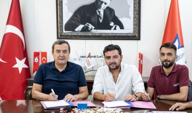 Konak’ta imzalar sokak emekçileri için atıldı
