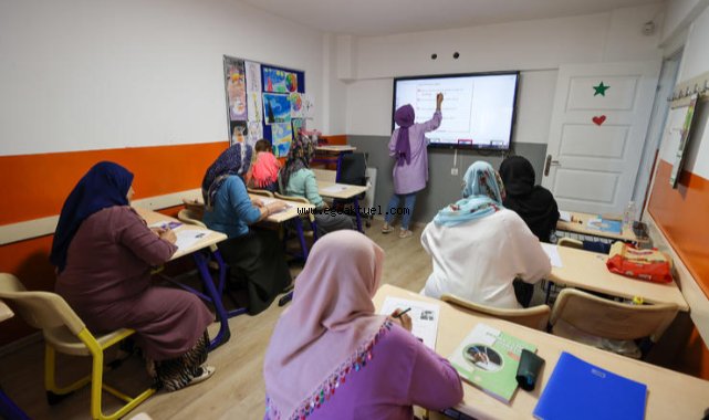 Buca’da okuma yazma kurslarına büyük ilgi