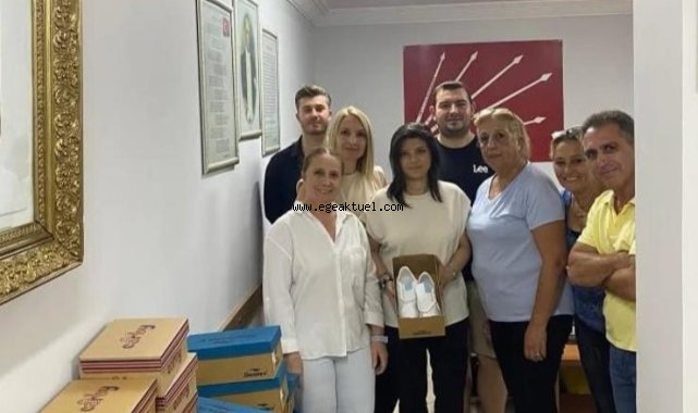 CHP Efes Selçuk İlçe Örgütü 200 Öğrenciye Ayakkabı Hediye Etti