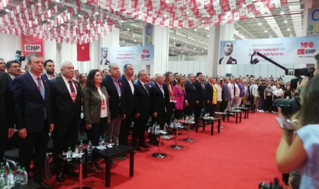  CHP İzmir İl Olağan Kongresi Şenol Aslanoğlu’nun zaferiyle tamamlandı.