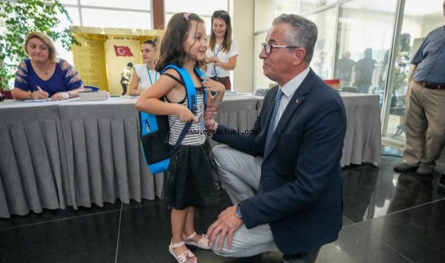 Gaziemir Belediyesi’nden bin 746 öğrenciye okul çantası