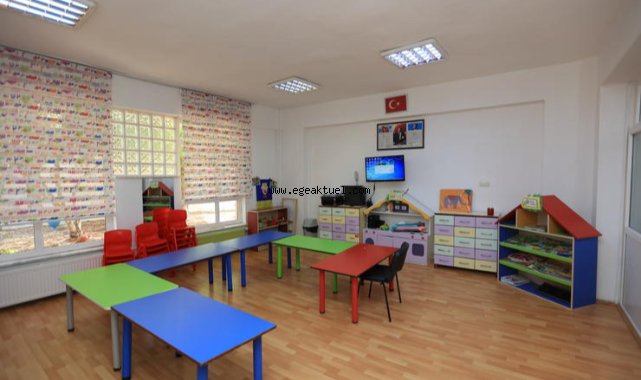 Güzelbahçe'de okullar pırıl pırıl yapıyor