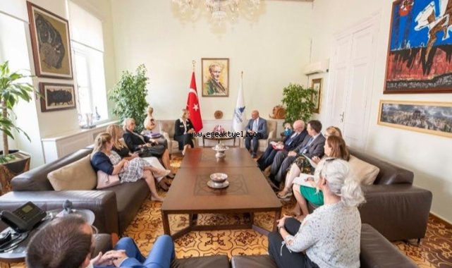 İngiltere Büyükelçisi Morris Başkan Soyer’i ziyaret etti