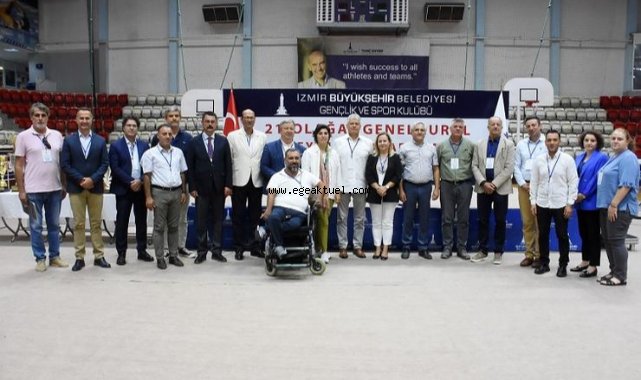 İzmir Büyükşehir Belediyesi Gençlik ve Spor Kulübü'nde bayrak değişimi