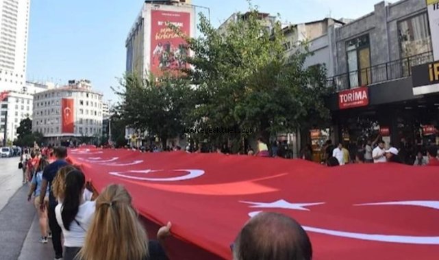 İzmir’de dev bayraklı ‘Zafer Yürüyüşü’