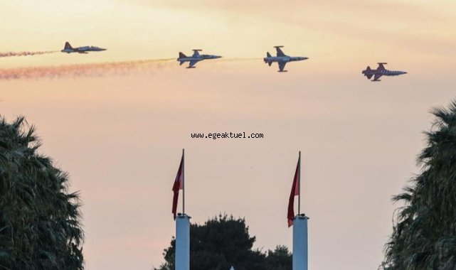 İzmirliler Kurtuluş Günü’nde İzmir Fuarı’na akın etti