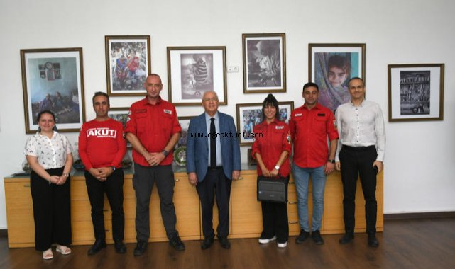 Karabağlar'dan AKUT'a “afet bilgisayarı”
