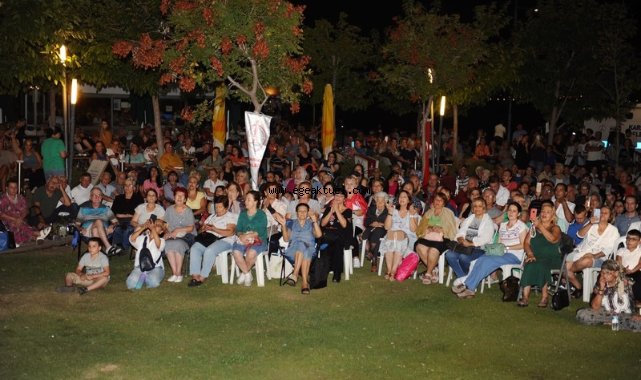 Karşıyakalılar açık havada müzik şöleni yaşadı