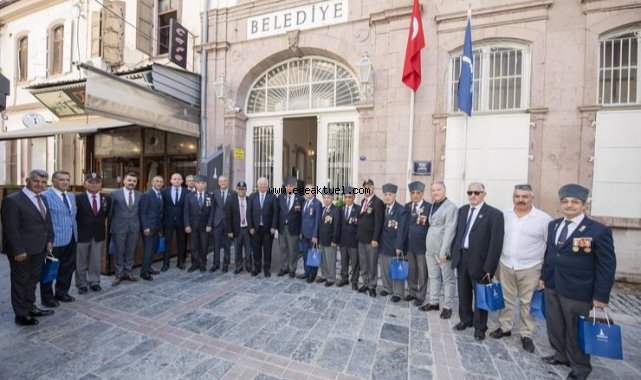 Mustafa Özuslu gazilerle bir araya geldi